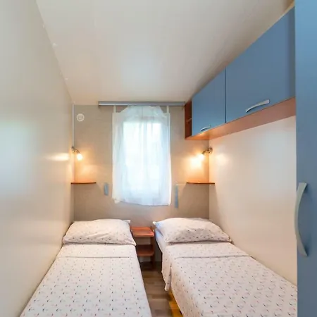 منتزه العطل Mobile Homes Andrija Barak