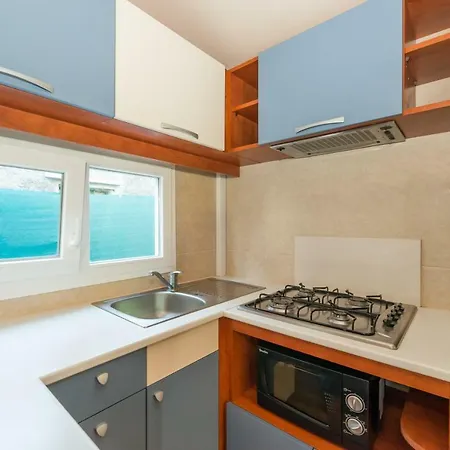 Mobile Homes Andrija Barak منتزه العطل