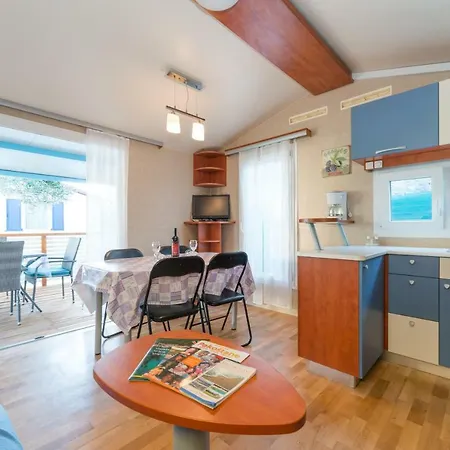 Mobile Homes Andrija Barak منتزه العطل 3*